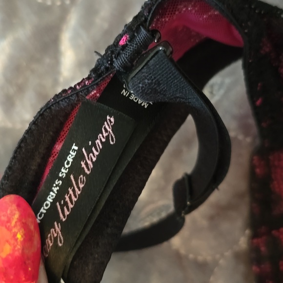 VS Sexy Little Things 36C - Picture 3 of 5